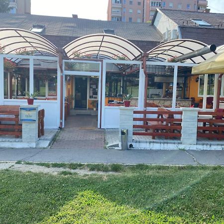 Kiskakas Etterem Hotel Zalaegerszeg Exterior photo