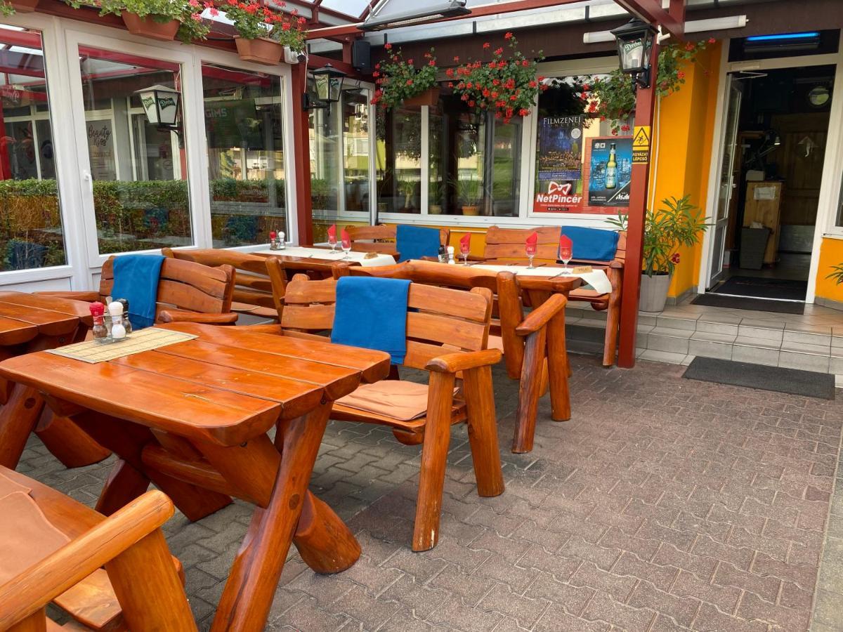 Kiskakas Etterem Hotel Zalaegerszeg Exterior photo